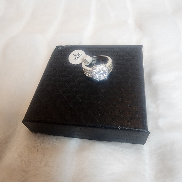 Jewelry - NWT Fashion Cubic Zirconia Ring